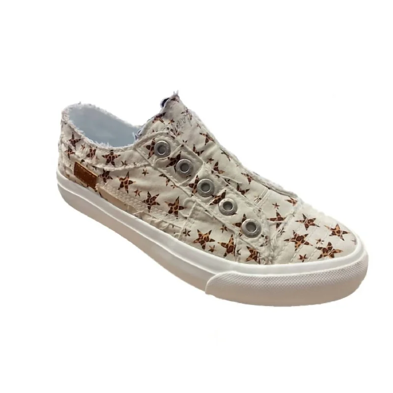 Women's Play Core Fashion Sneaker In City Kitty Wonder Star Canvas